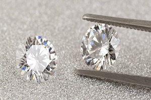 The Truth Behind De Beers Lab-Grown Diamonds – Monarc Jewellery